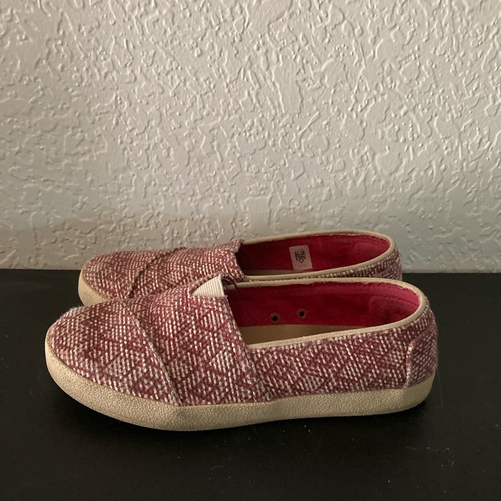 Tom’s 6.5 shoes